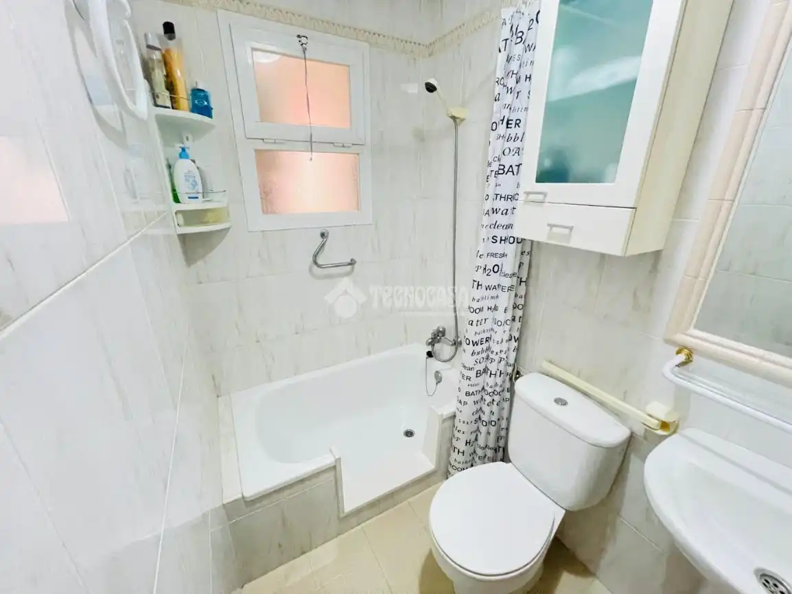 Bathroom of Flat for sale in Fuengirola  with Balcony