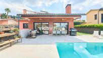 Vista exterior de Casa o xalet en venda en La Roca del Vallès amb Aire condicionat, Calefacció i Jardí privat