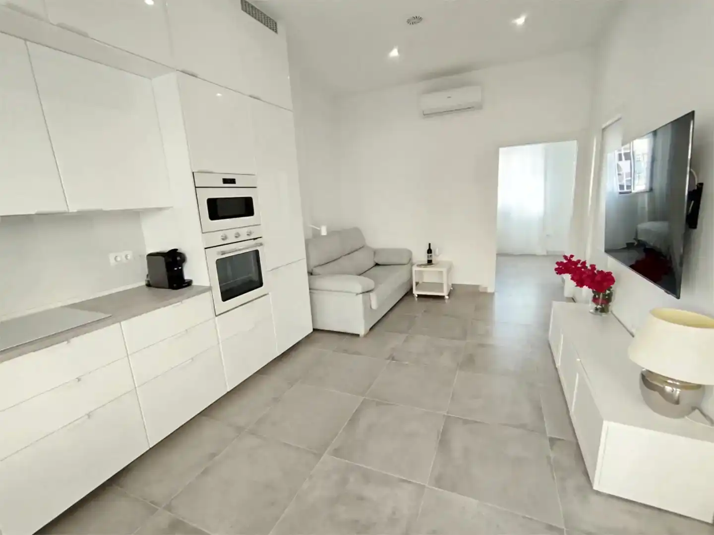 Cuina de Apartament de lloguer en Fuengirola amb Aire condicionat, Moblat i Forn