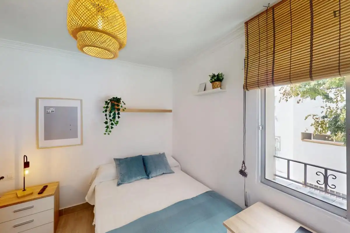 Schlafzimmer von Wohnungen zur untervermieten in Jerez de la Frontera mit Möbliert, Waschmaschine und Mikrowelle