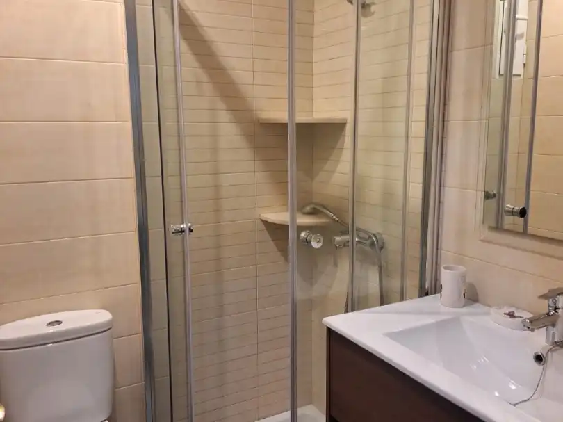 Badezimmer von Wohnung zur Miete in  Valencia Capital mit Klimaanlage