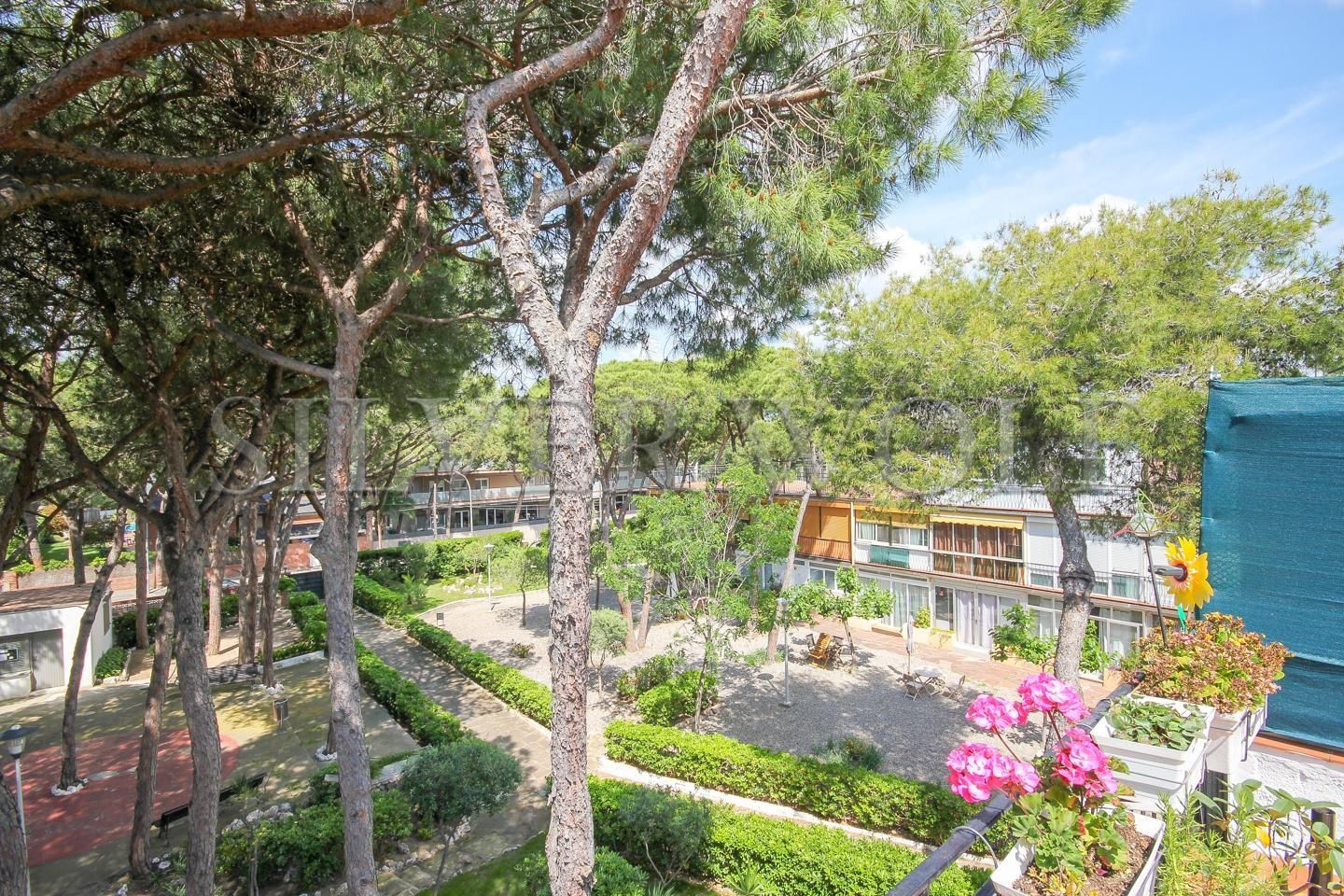 Jardí de Estudi en venda en Castelldefels amb Parquet, Terrassa i Traster