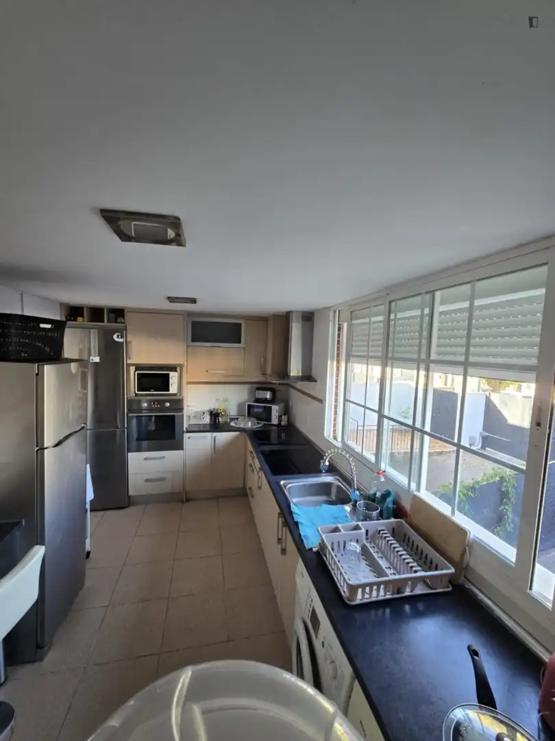Kitchen of Apartments for share in Las Castañeras - Bulevar