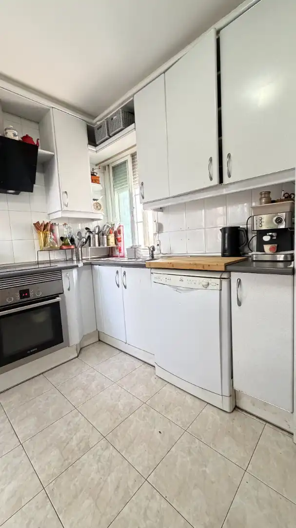 Cuina de Casa adosada en venda en Torres de la Alameda amb Aire condicionat, Calefacció i Jardí privat