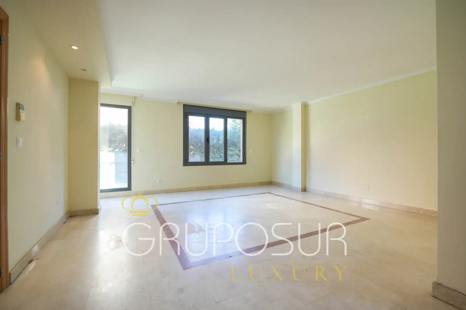 Sala d'estar de Casa adosada en venda en Valladolid amb Calefacció, Jardí privat i Parquet