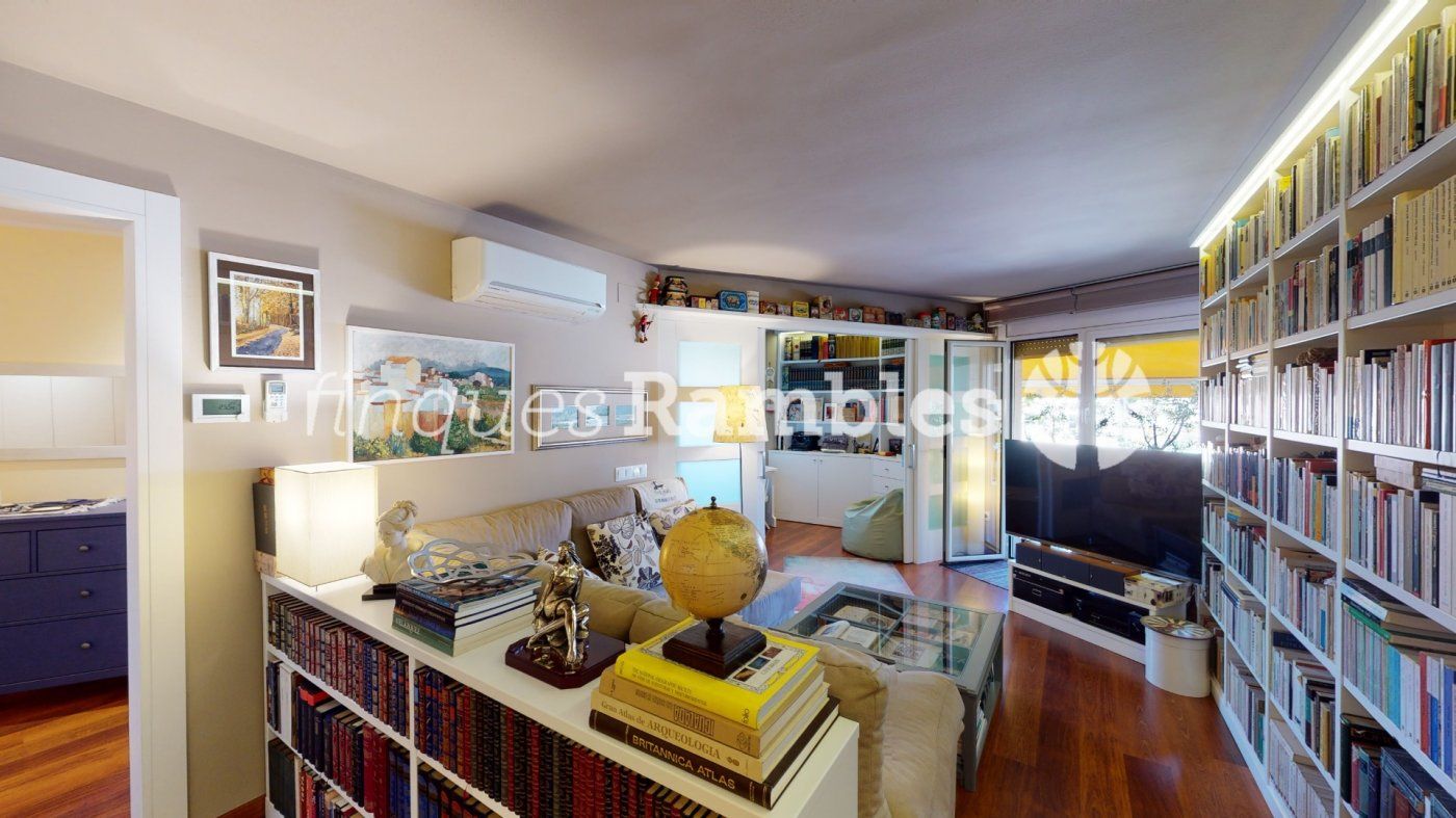 Living room of Flat for sale in Igualada  with Heating, Parquet flooring and Terrace