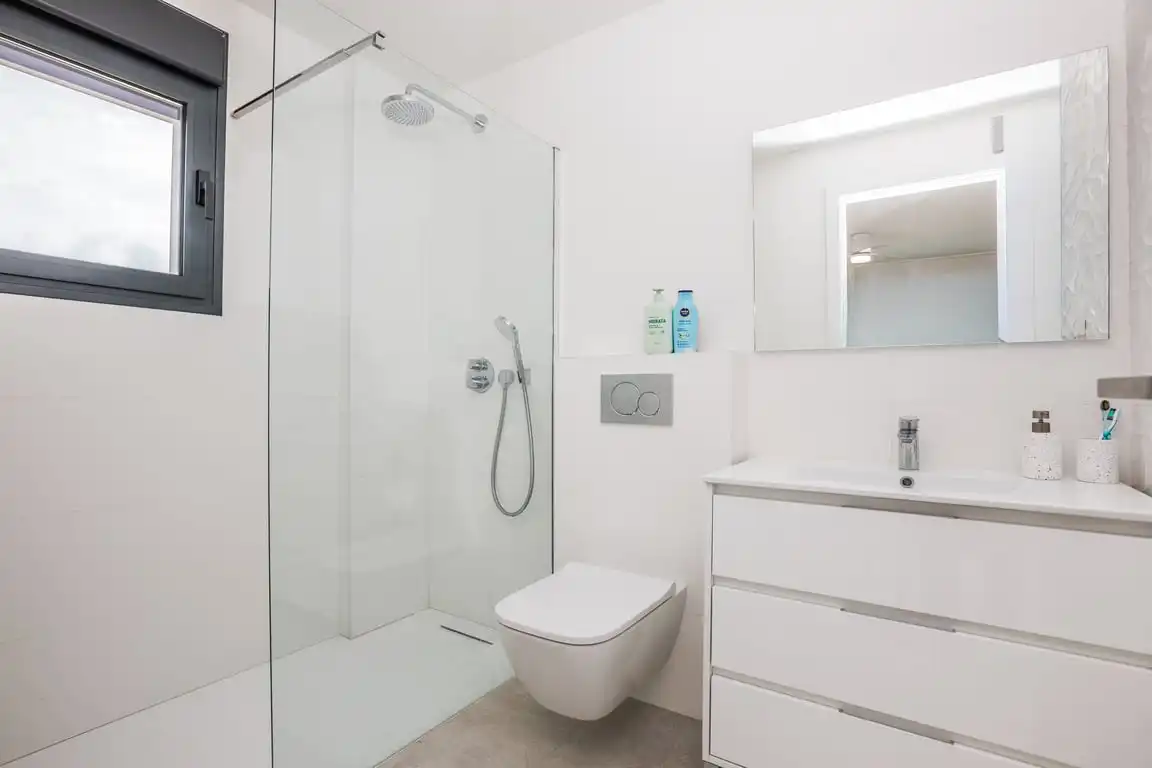 Badezimmer von Wohnungen zur Miete in Jávea / Xàbia mit Klimaanlage, Privatgarten und Schwimmbad