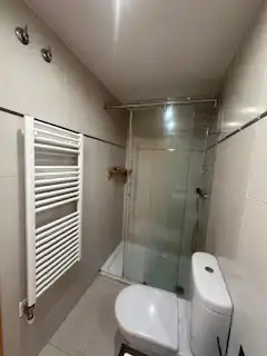 Baño de Apartamento de alquiler en León Capital  con Calefacción, Parquet y Terraza