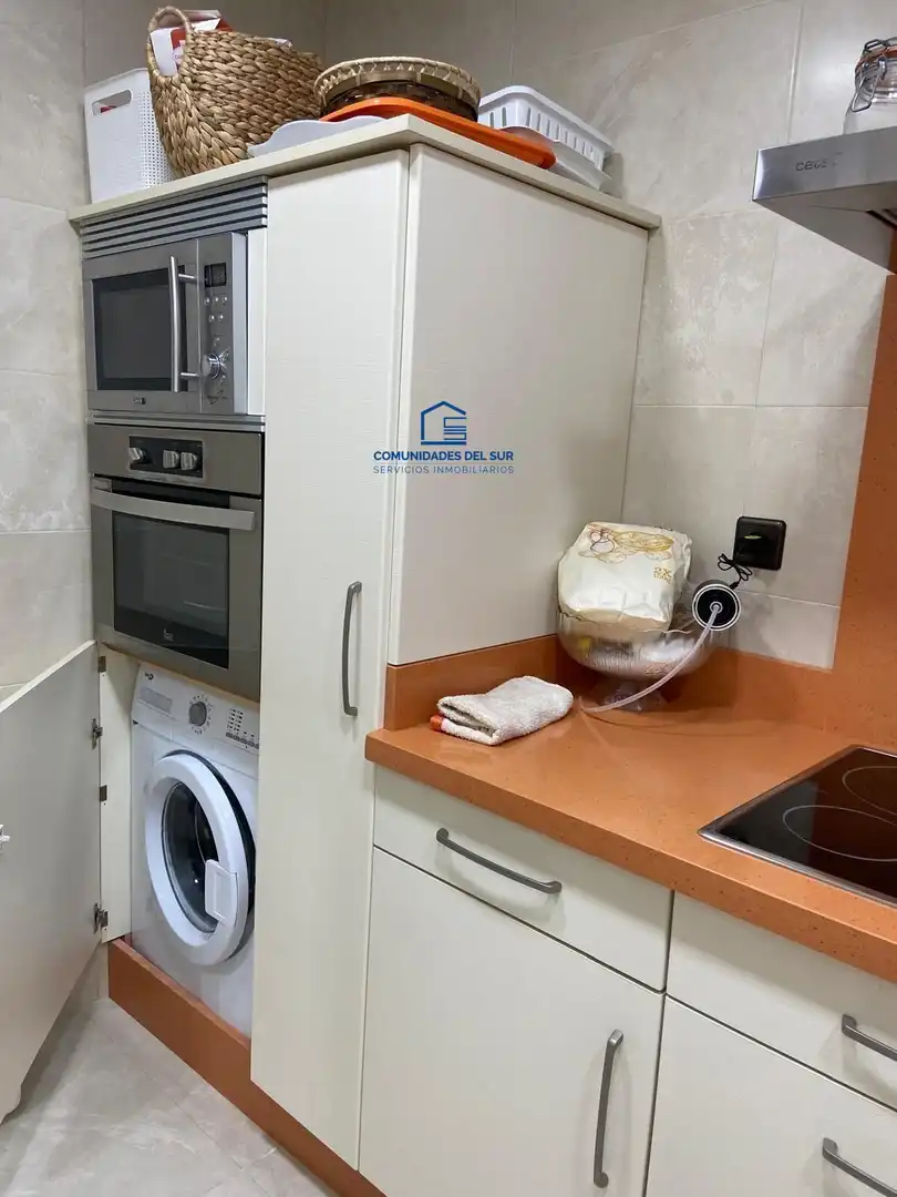 Cuina de Apartament de lloguer en Cádiz amb Terrassa i Moblat