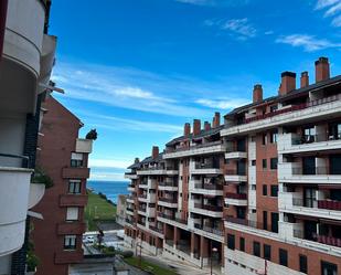 Vista exterior de Pis de lloguer en Castro-Urdiales amb Calefacció, Terrassa i Moblat