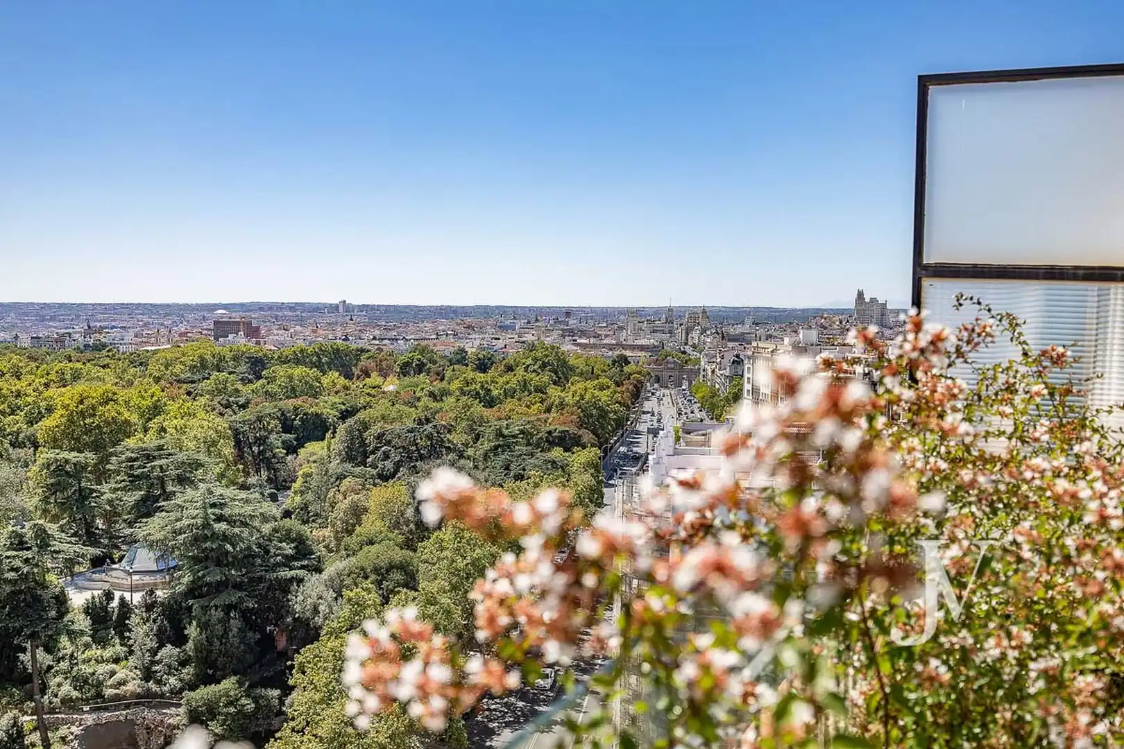 Vista exterior de Dúplex de lloguer en Madrid amb Aire condicionat, Calefacció i Jardí privat