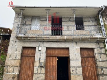 Casa con balcone in vendita a Cenlle