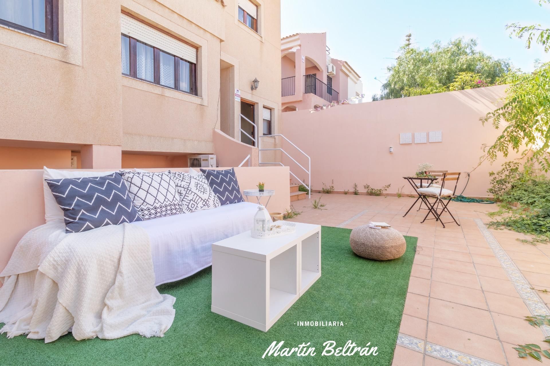 Vista exterior de Casa o xalet en venda en  Almería Capital amb Aire condicionat, Calefacció i Jardí privat
