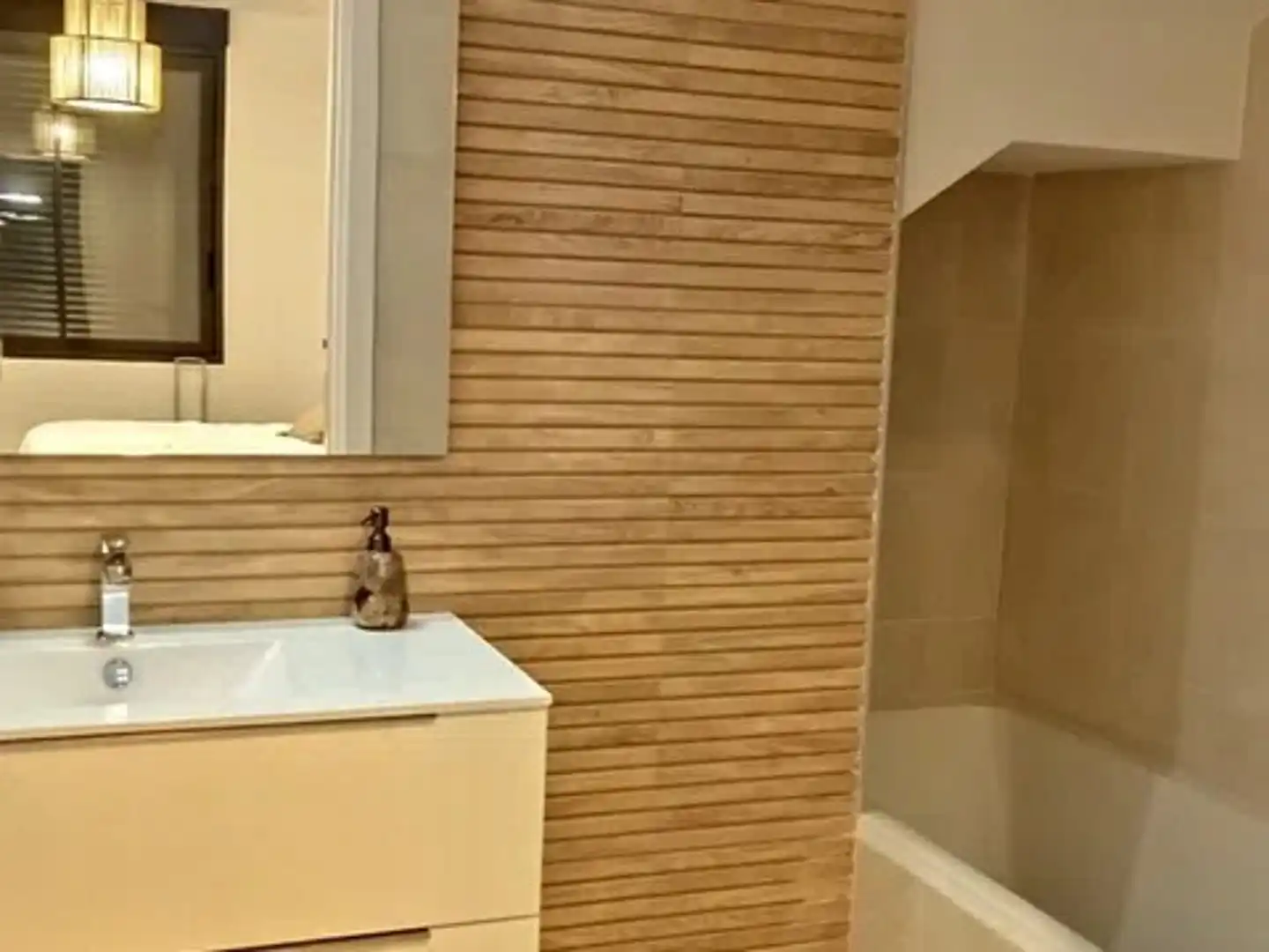 Baño de Ático en venta en Torrent con Terraza, Trastero y Piscina