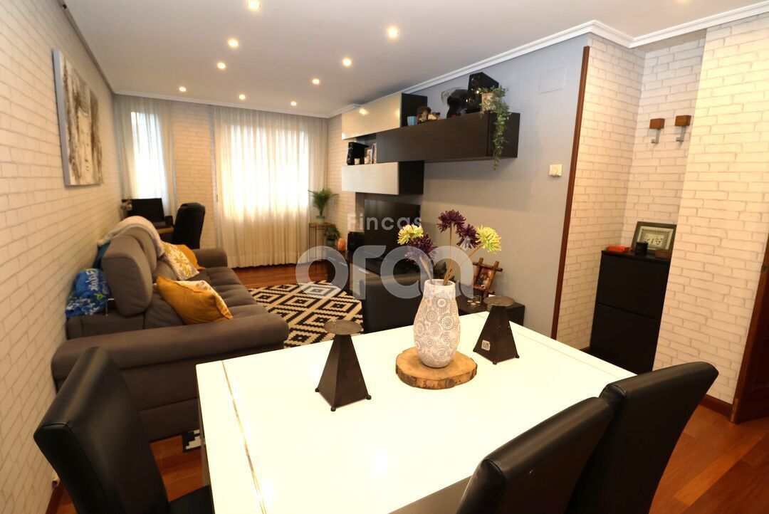 Sala de estar de Piso en venta en Portugalete con Calefacción y Trastero