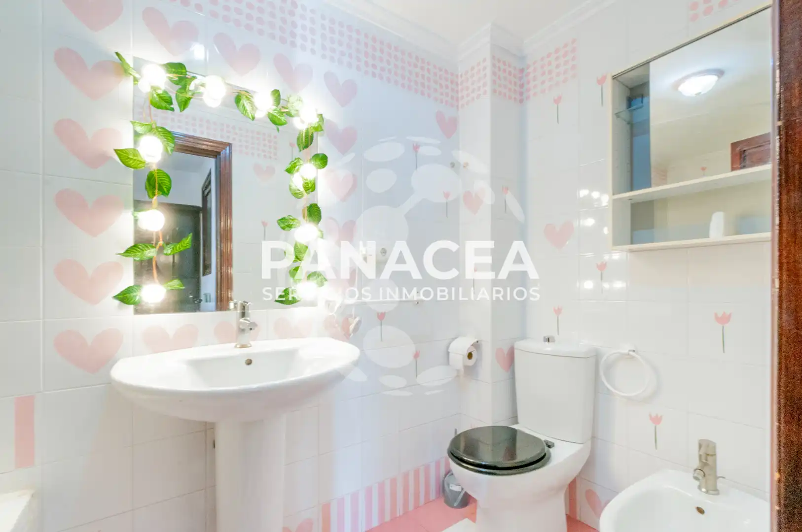 Bathroom of Flat for sale in Almería  with Furnished, Washing machine and Microwave