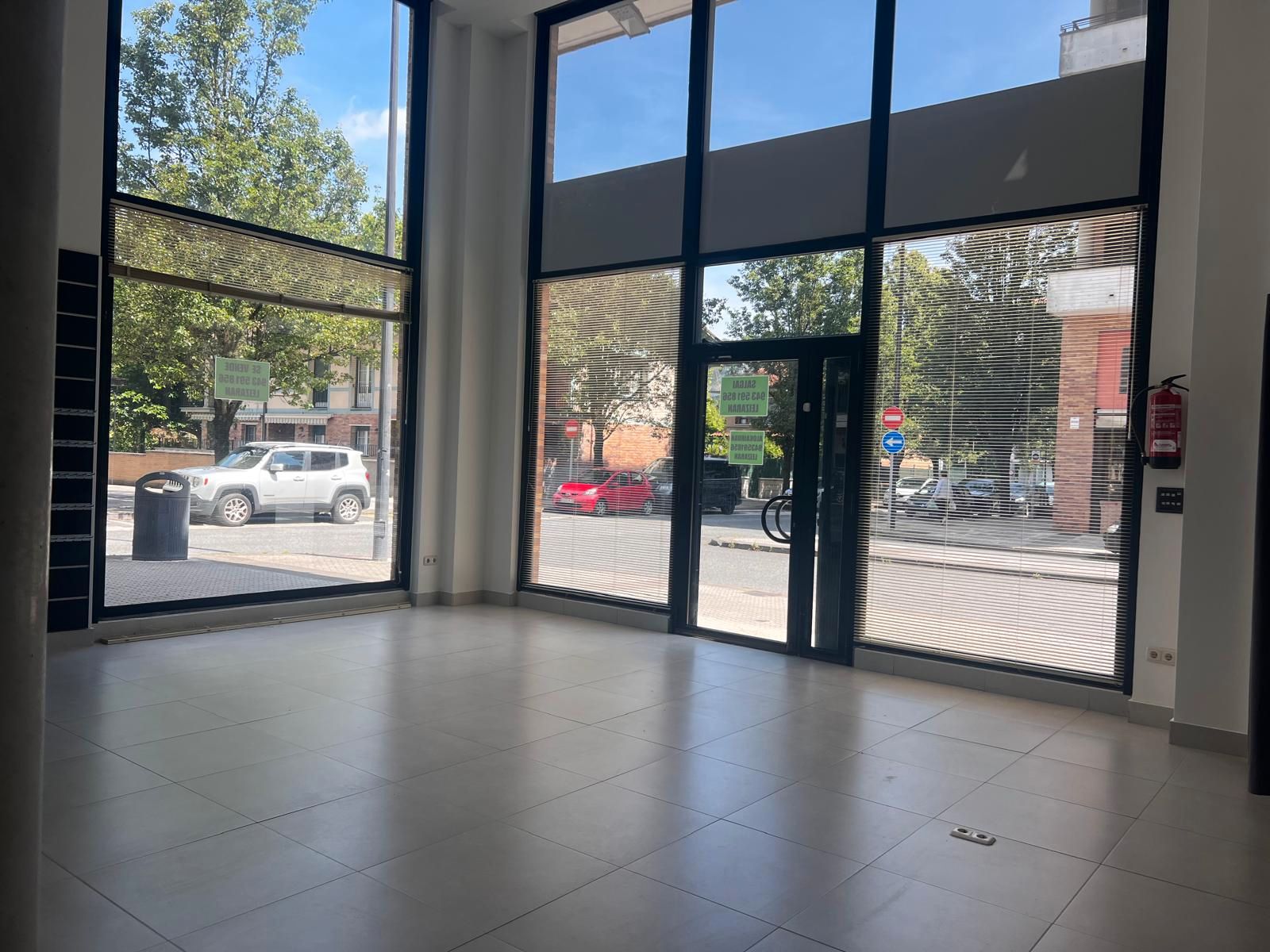 Local de lloguer a Txitibar Plaza
