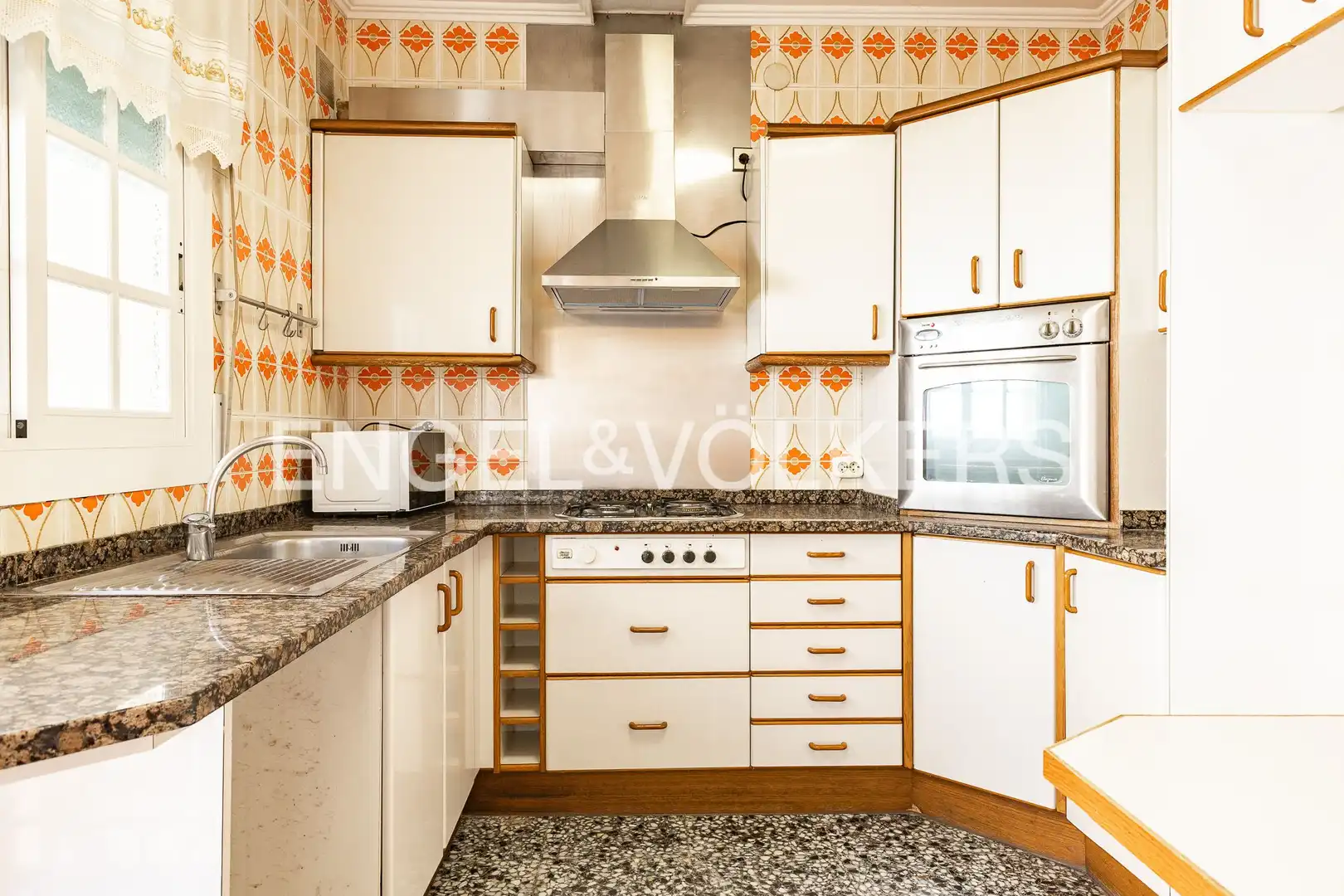 Cuina de Casa o xalet en venda en Premià de Mar amb Aire condicionat, Calefacció i Jardí privat