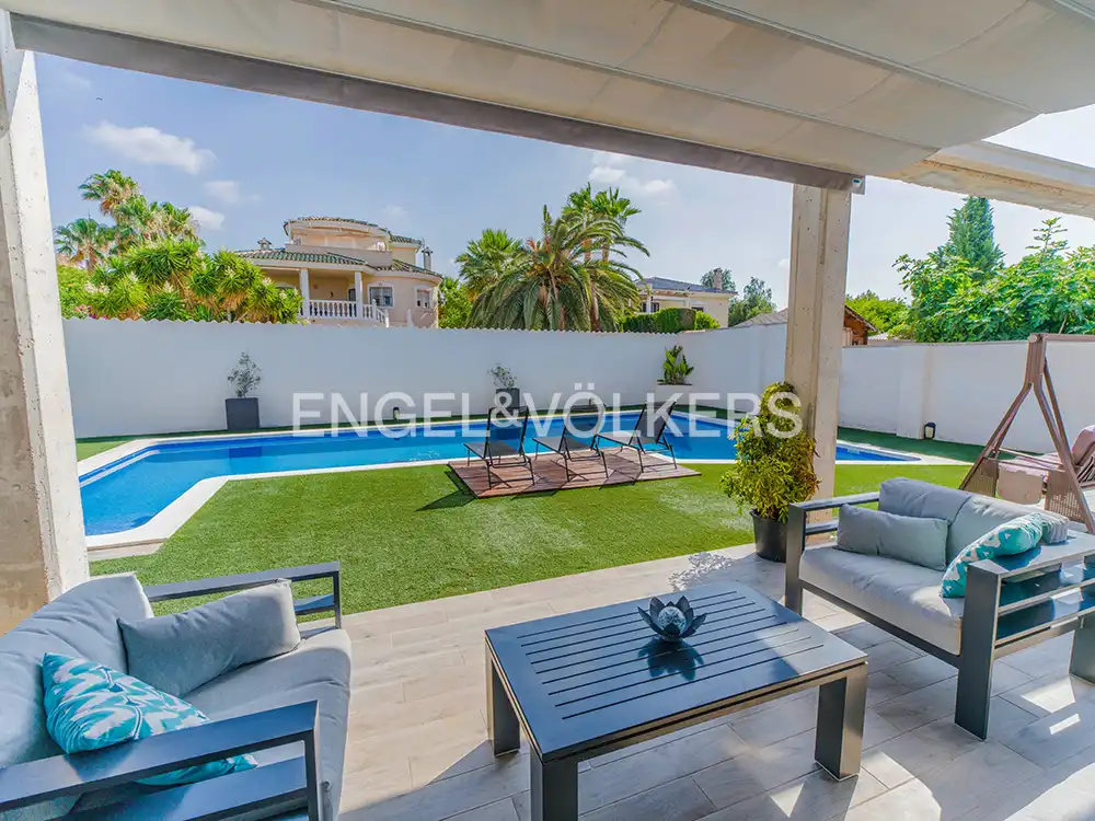 Villa con piscina in vendita a Carrer de la Limonita, imagen 7