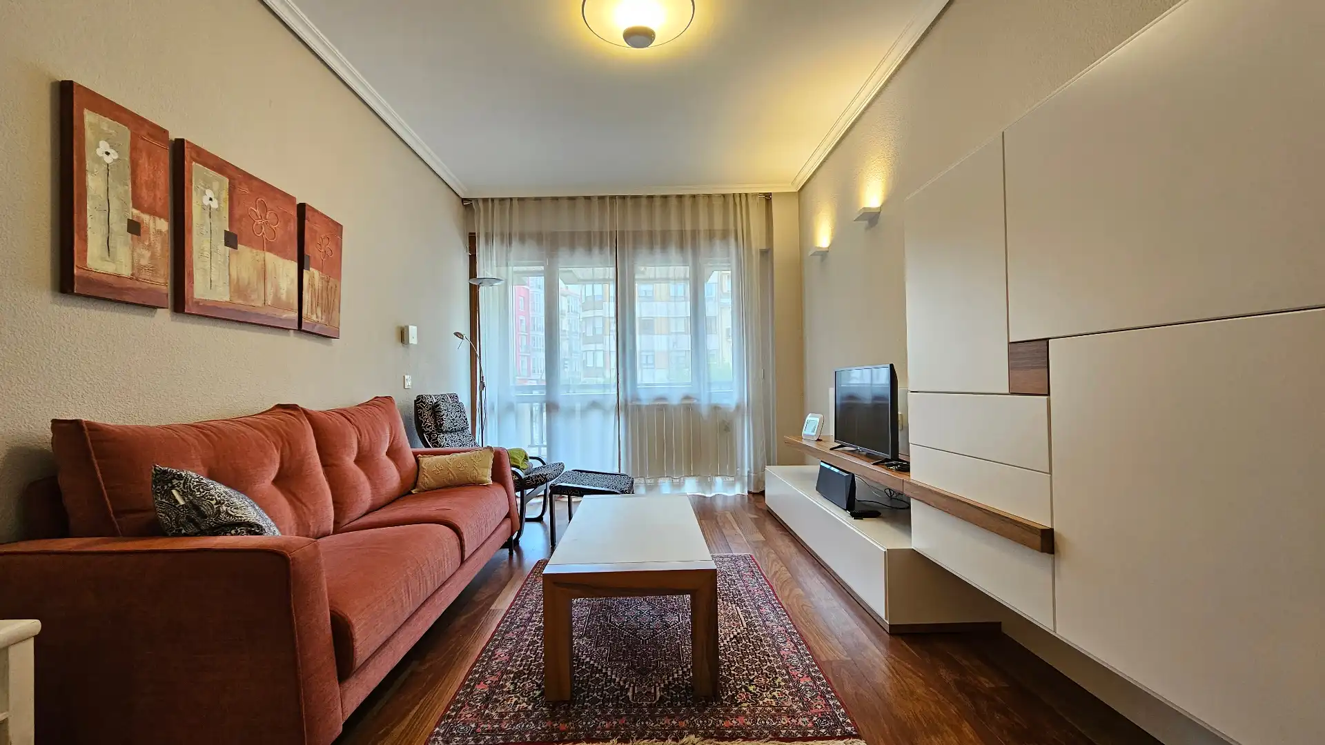Sala d'estar de Pis en venda en Vitoria - Gasteiz amb Calefacció, Parquet i Terrassa