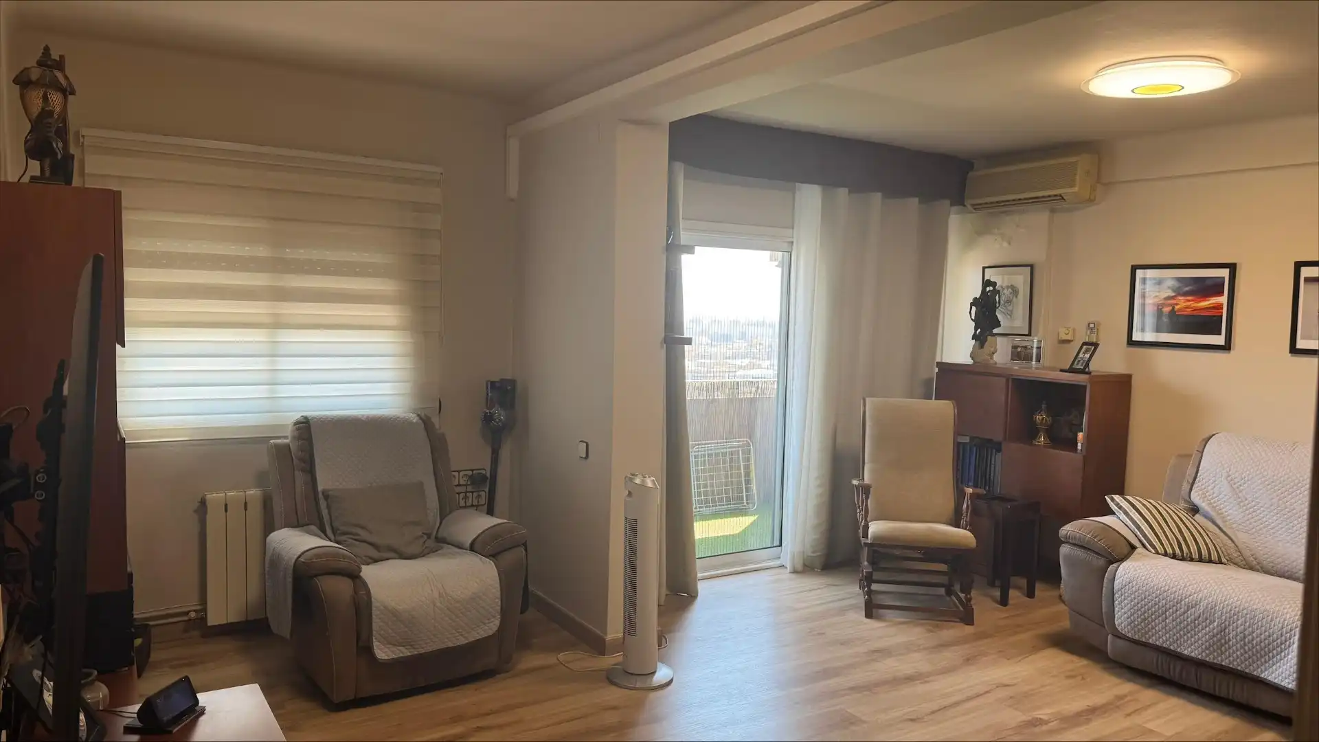 Wohnzimmer von Wohnung zum Verkauf in Cornellà de Llobregat mit Klimaanlage, Heizung und Parkett