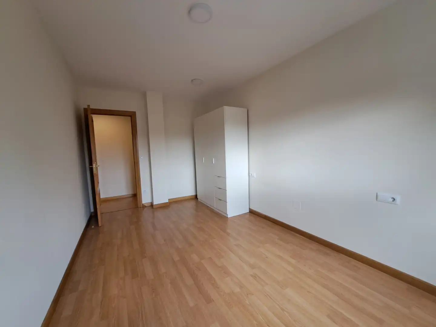 Habitación de Apartamento de alquiler en San Andrés del Rabanedo con Calefacción, Parquet y Trastero