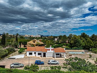 Casa con piscina en venta en Partida ALZABARAS ALTO