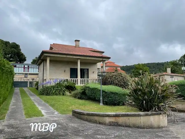 Vista exterior de Casa o xalet en venda en Pontevedra Capital  amb Moblat