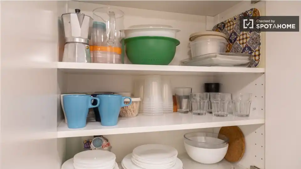 Cocina de Apartamento para compartir en Madrid con Aire acondicionado, Calefacción y Terraza