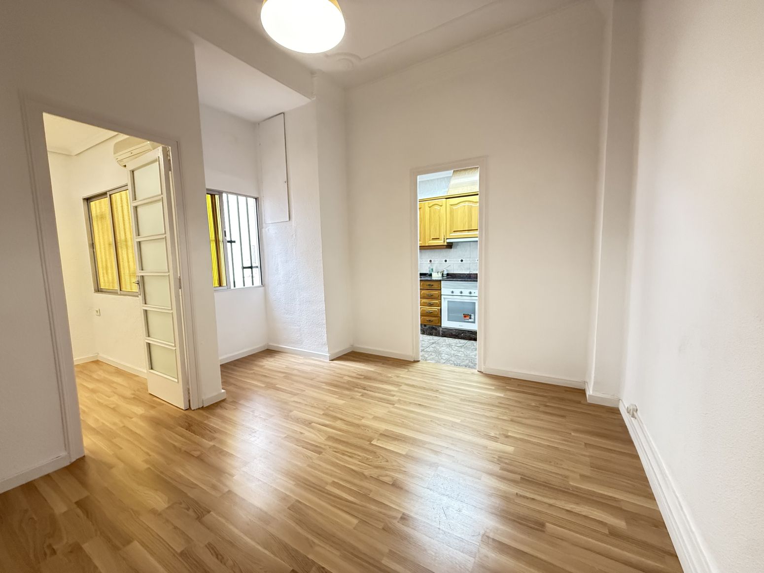 Dormitori de Pis de lloguer en  Valencia Capital amb Parquet i Terrassa