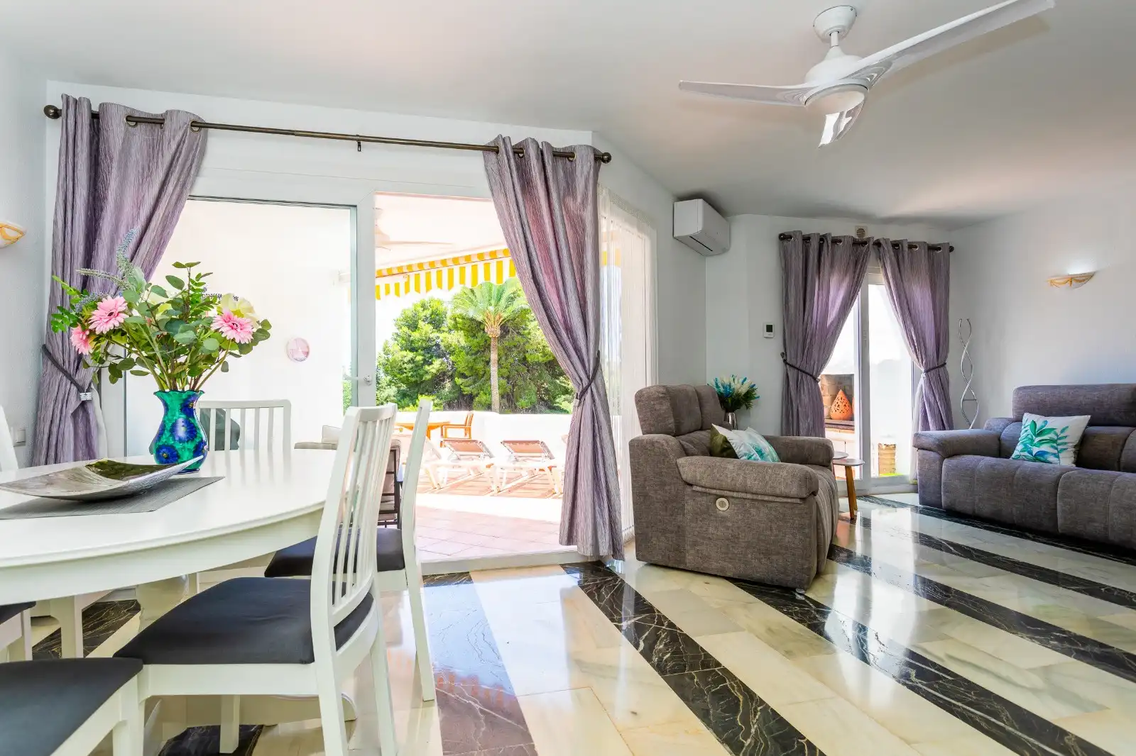 Sala de estar de Ático de alquiler en Mijas con Aire acondicionado, Terraza y Piscina