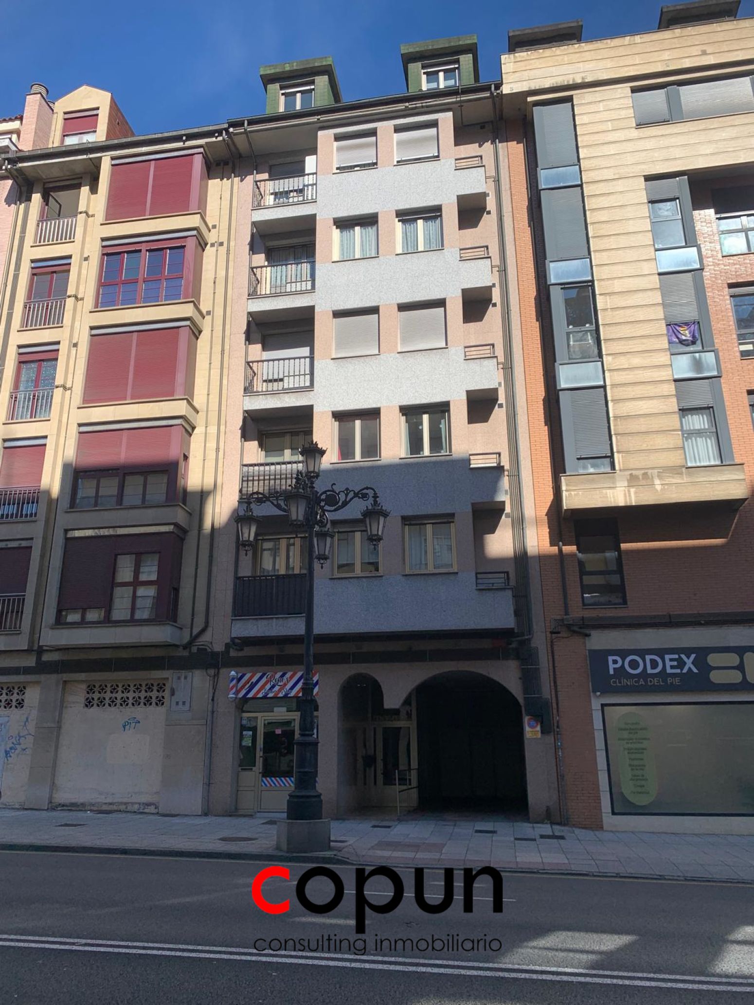 Vista exterior de Pis en venda en Oviedo  amb Calefacció
