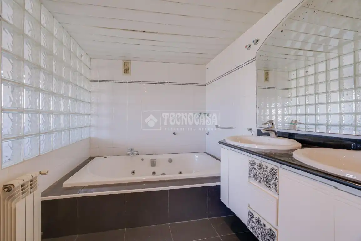 Baño de Piso en venta en Sant Boi de Llobregat con Calefacción, Parquet y Balcón