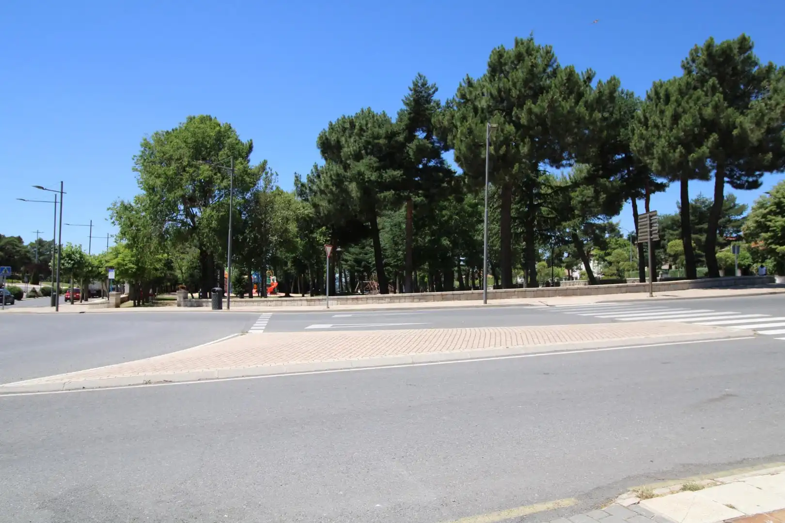 Vista exterior de Àtic en venda en Las Navas del Marqués  amb Calefacció i Terrassa