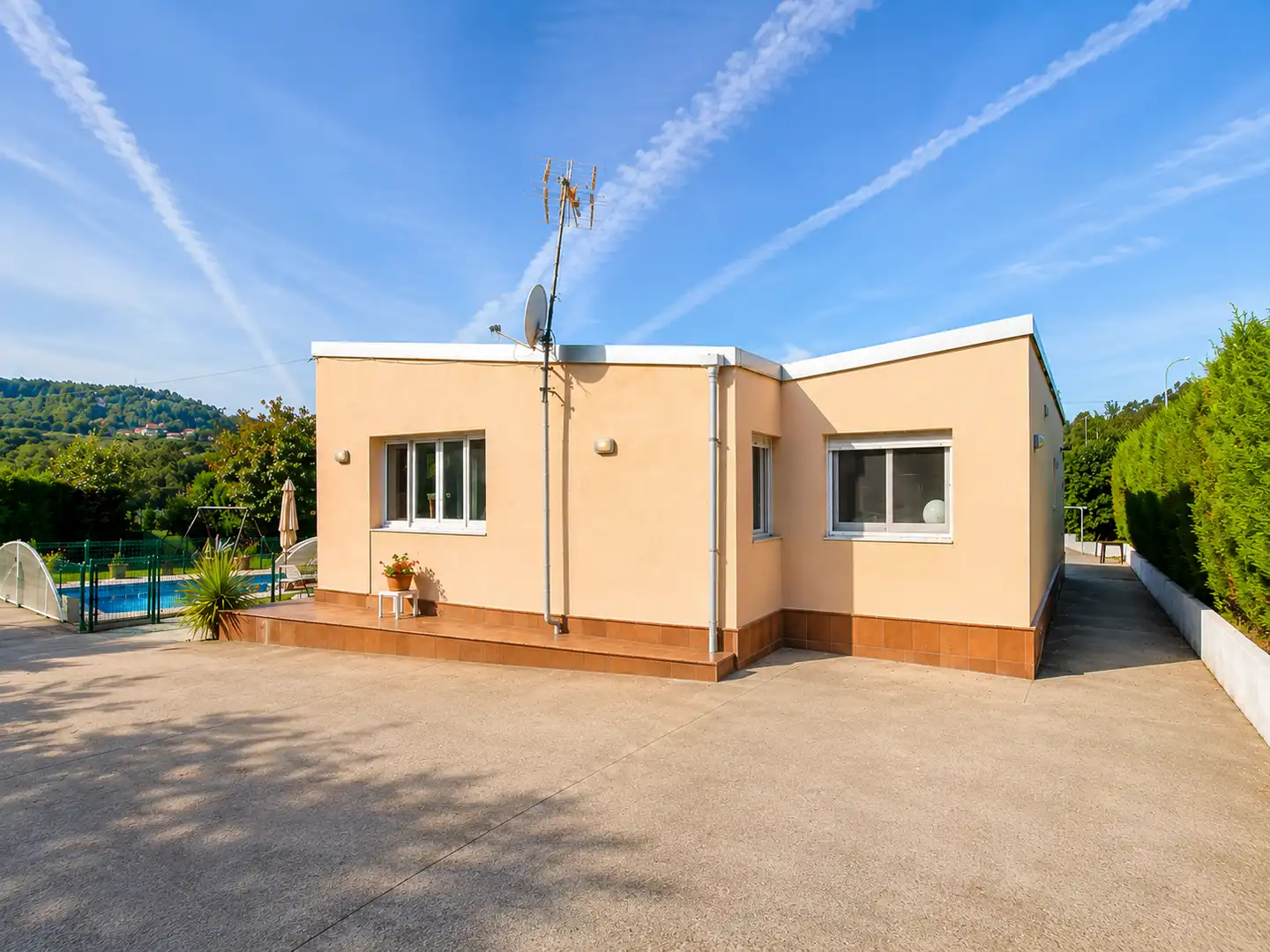 Vista exterior de Casa o xalet en venda en Cotobade amb Aire condicionat, Calefacció i Jardí privat