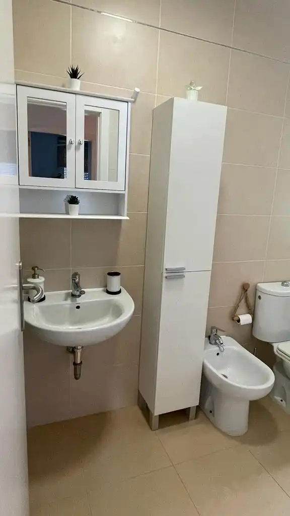 Badezimmer von Dachboden zum Verkauf in Pulpí mit Klimaanlage, Heizung und Privatgarten