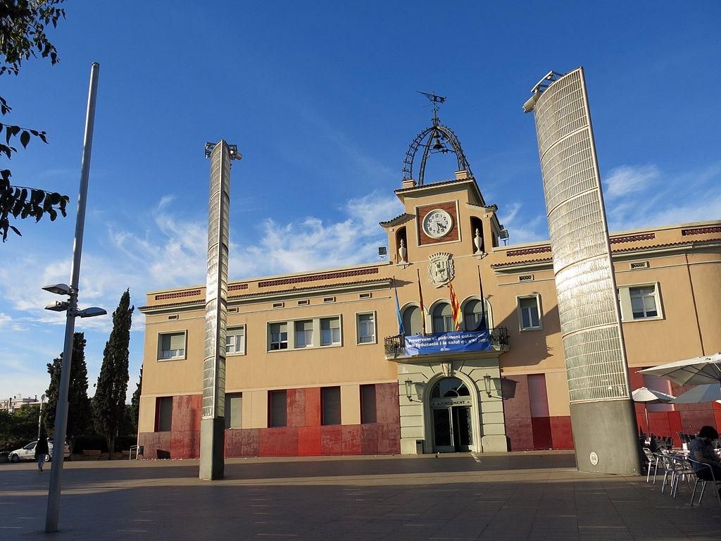 Exterior view of Building for sale in Santa Coloma de Gramenet