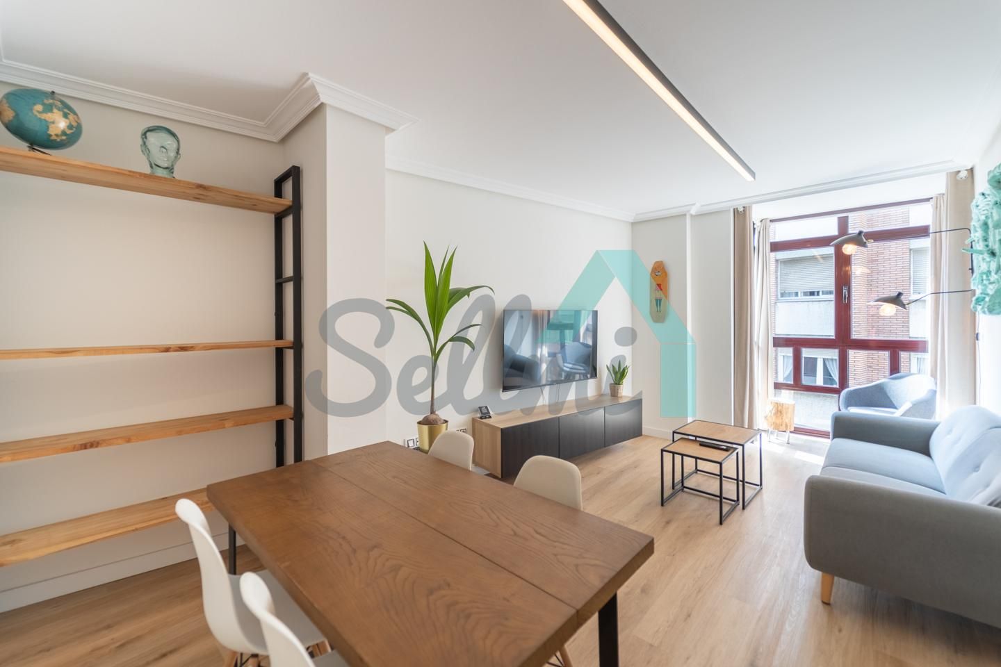 Sala d'estar de Pis de lloguer en Gijón  amb Calefacció, Terrassa i Moblat