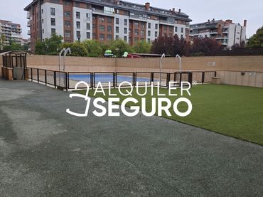 Pis amb piscina de lloguer a Grafito