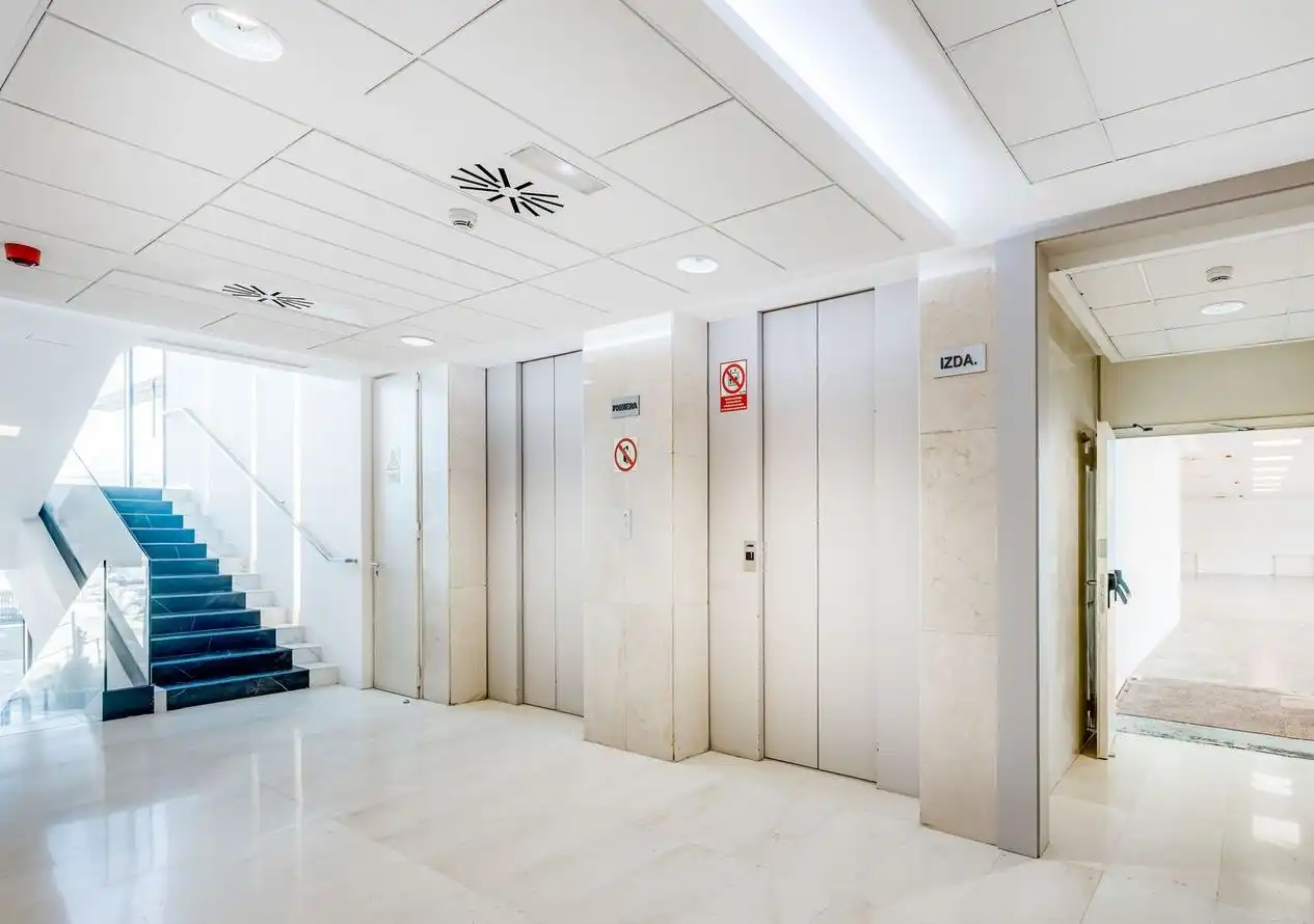 Office for rent in Calle de Basauri, La Florida - El Plantío