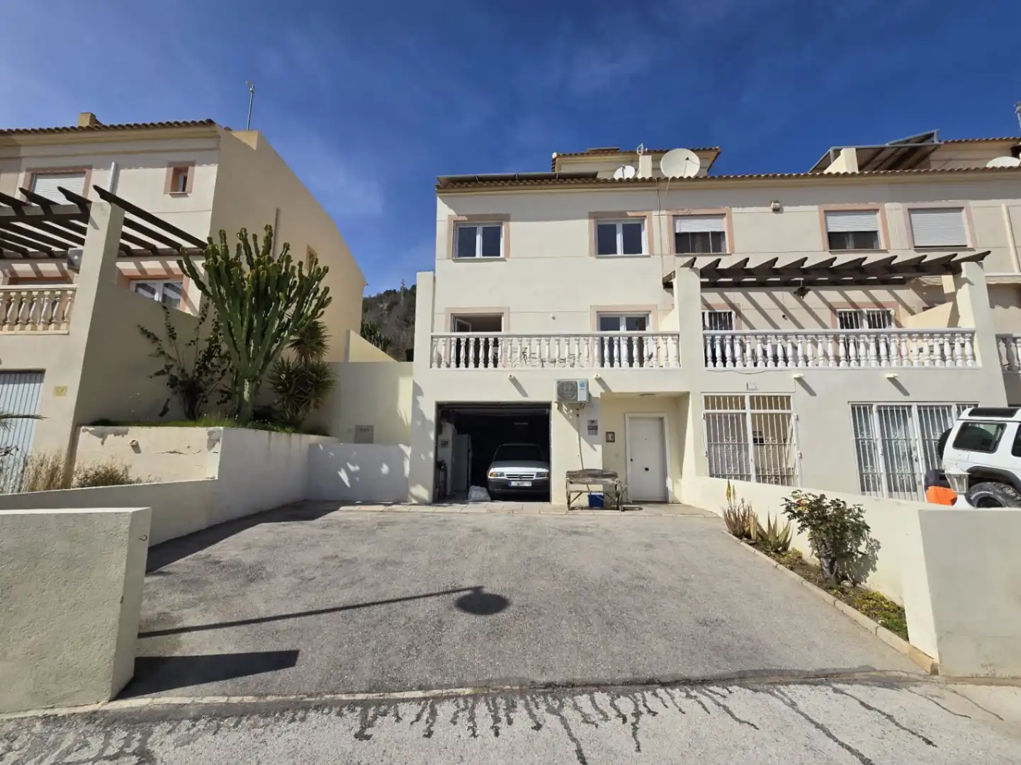 Vista exterior de Casa o xalet en venda en Calpe / Calp amb Aire condicionat, Calefacció i Jardí privat