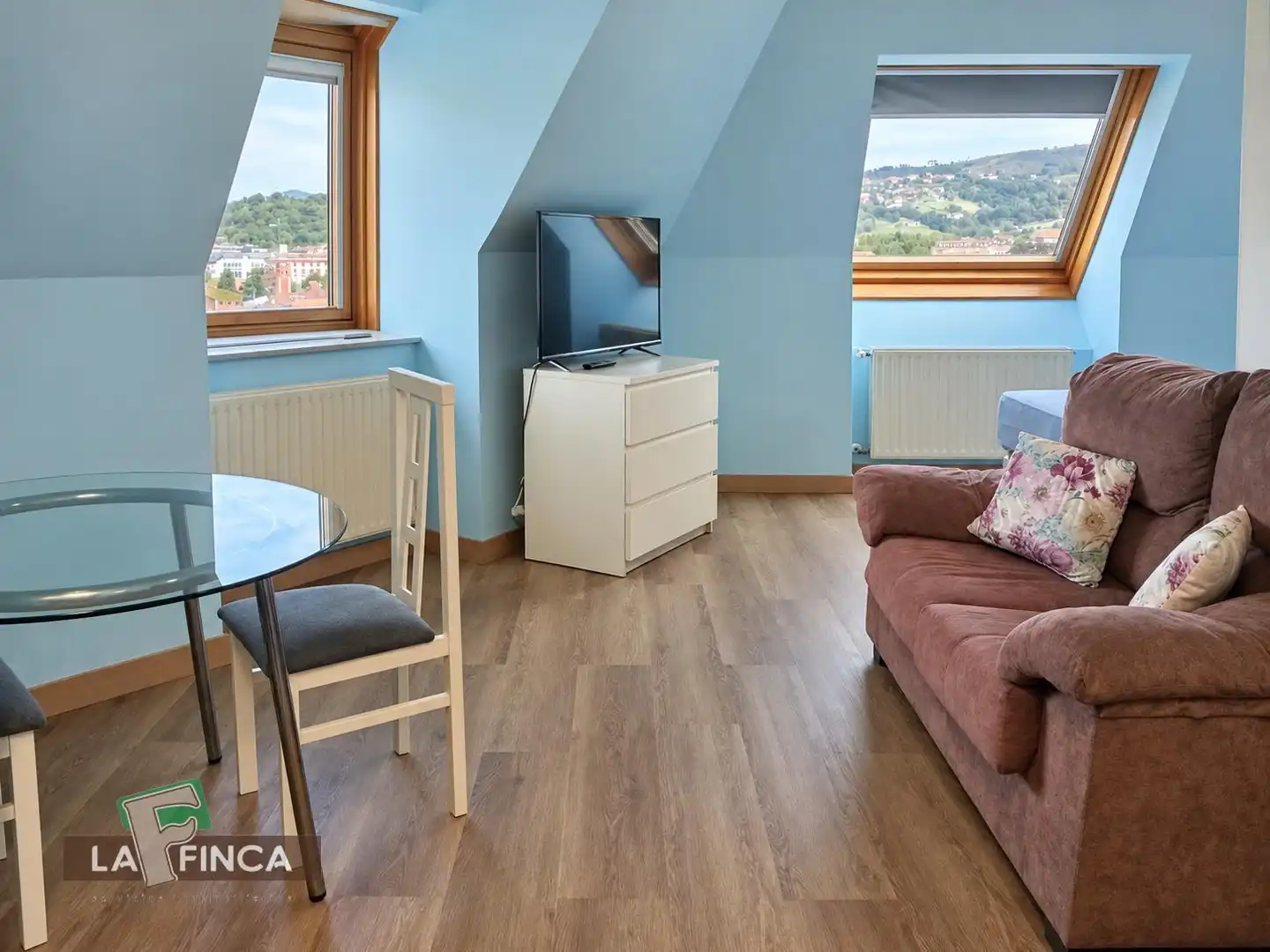 Sala de estar de Estudio de alquiler en HUCA - La Cadellada