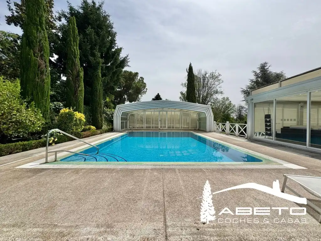 Piscina de Casa o chalet en venta en Madrid