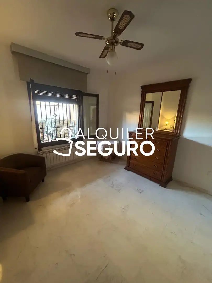 Schlafzimmer von Wohnung zur Miete in La Zubia mit Klimaanlage, Heizung und Terrasse