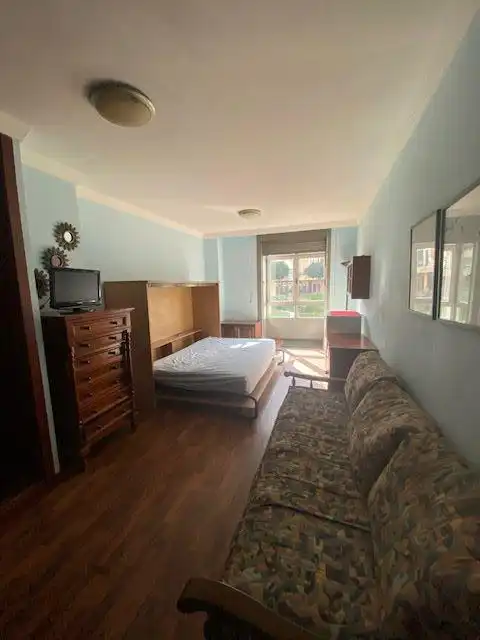 Habitación de Piso en venta en Oviedo  con Calefacción y Trastero