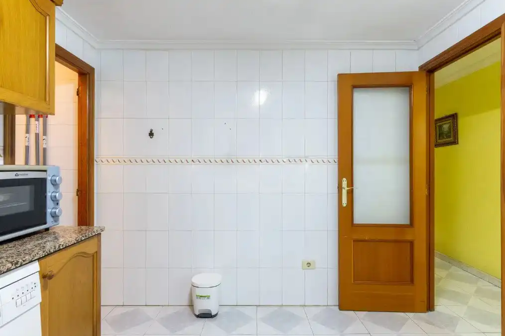 Kitchen of Flat for sale in Sueca  with Air Conditioner, Storage room and Balcony