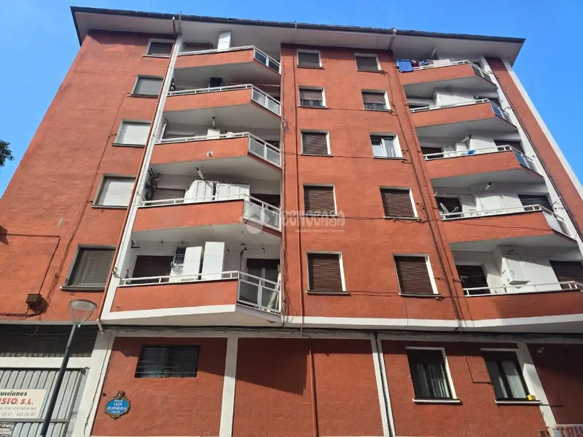Vista exterior de Pis en venda en Bilbao  amb Calefacció