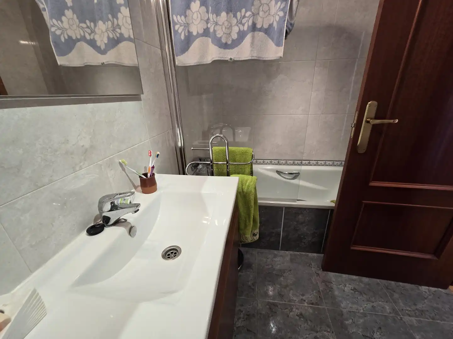 Bathroom of Flat for sale in  Logroño  with Heating, Parquet flooring and Storage room