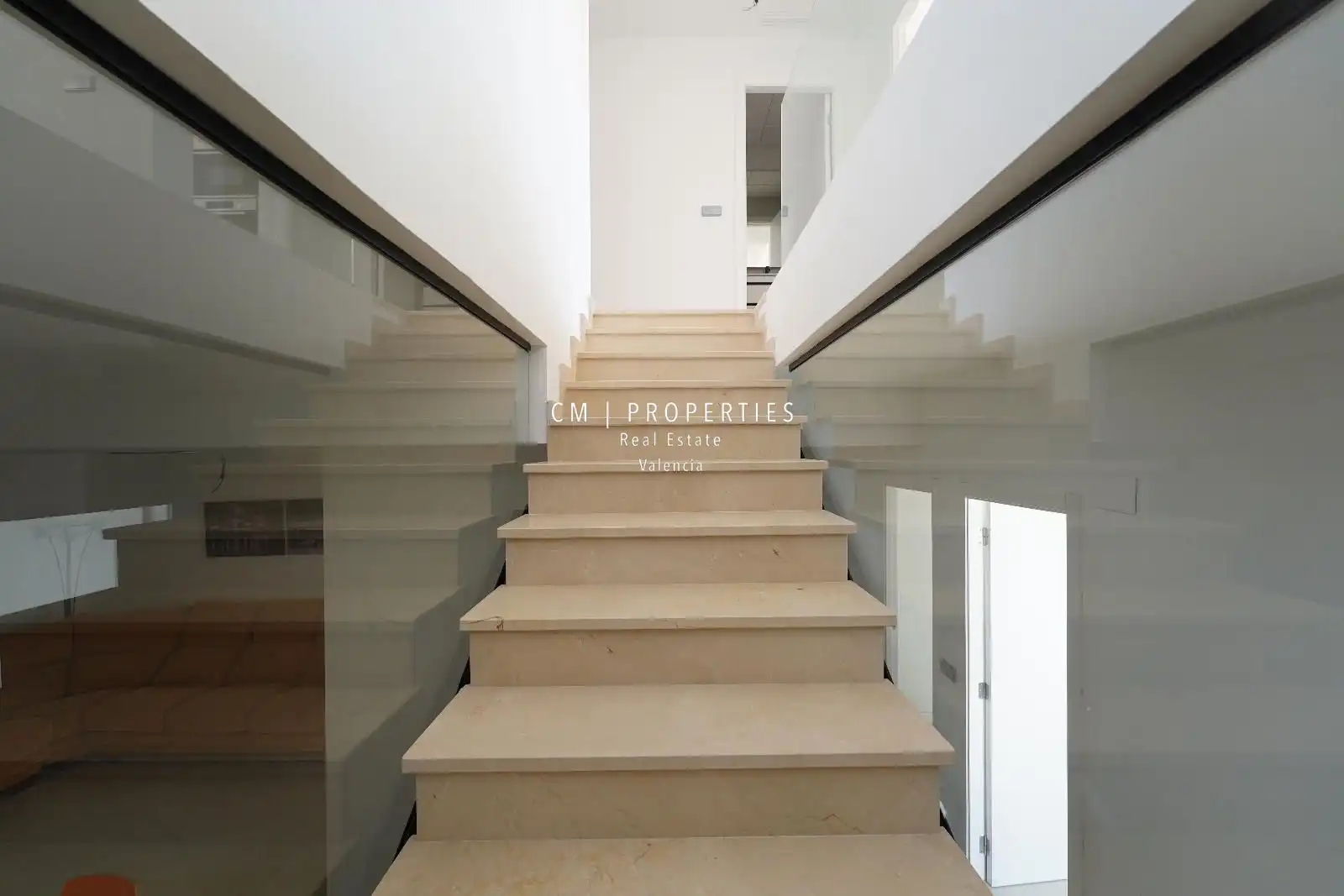 Casa adosada de alquiler en Chiva con Aire acondicionado, Calefacción y Jardín privado
