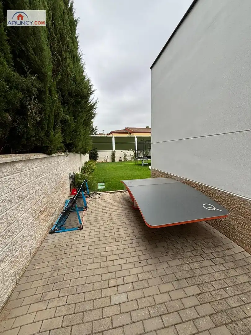 Terrassa de Casa o xalet en venda en Alcalá de Guadaira amb Aire condicionat, Jardí privat i Traster